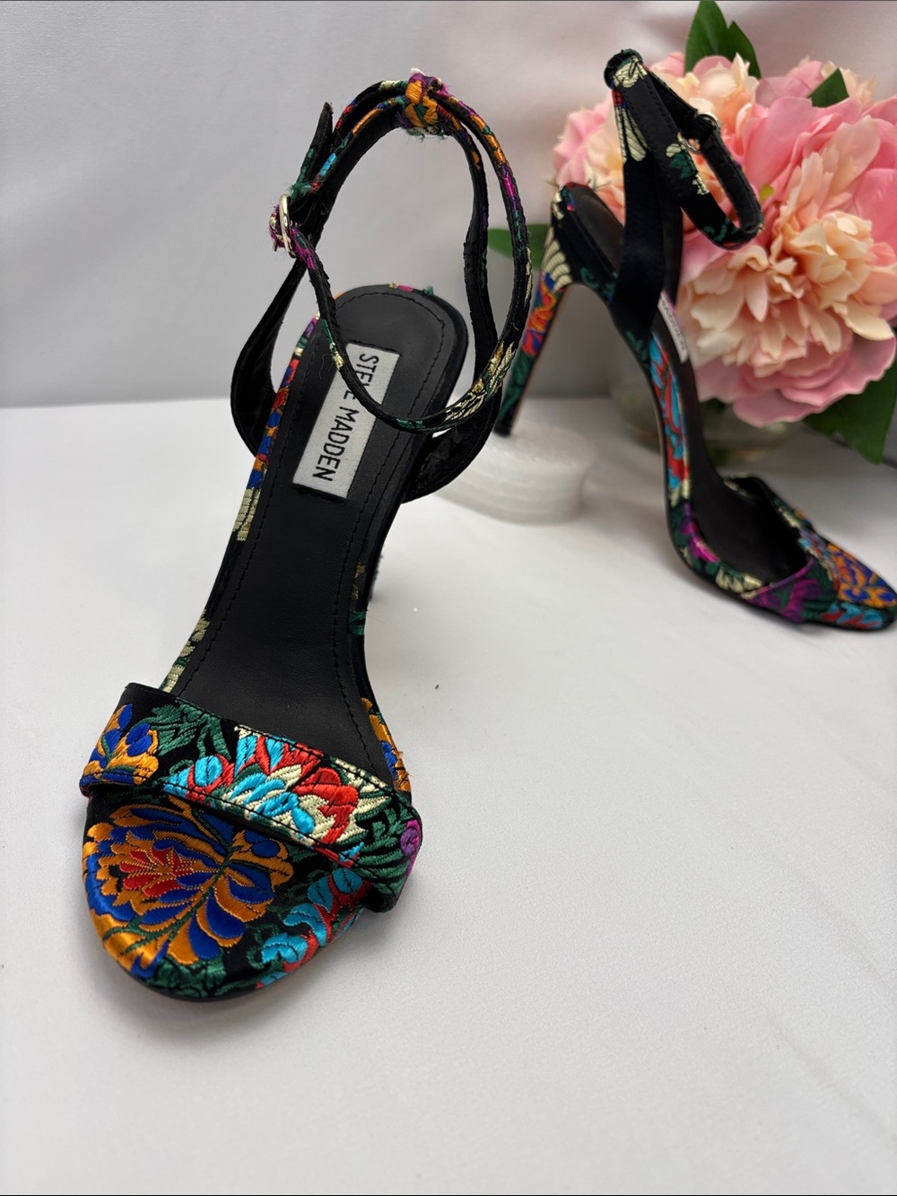 Steve Madden Womens 6 Black Floral Multicolor Ankle-Strap Heels #438